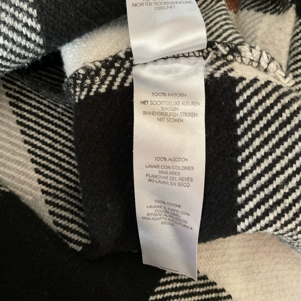 Nasty Gal Black and White Plaid Button-Up Shirt. Flannel. Size 22 - Picture 10 of 11